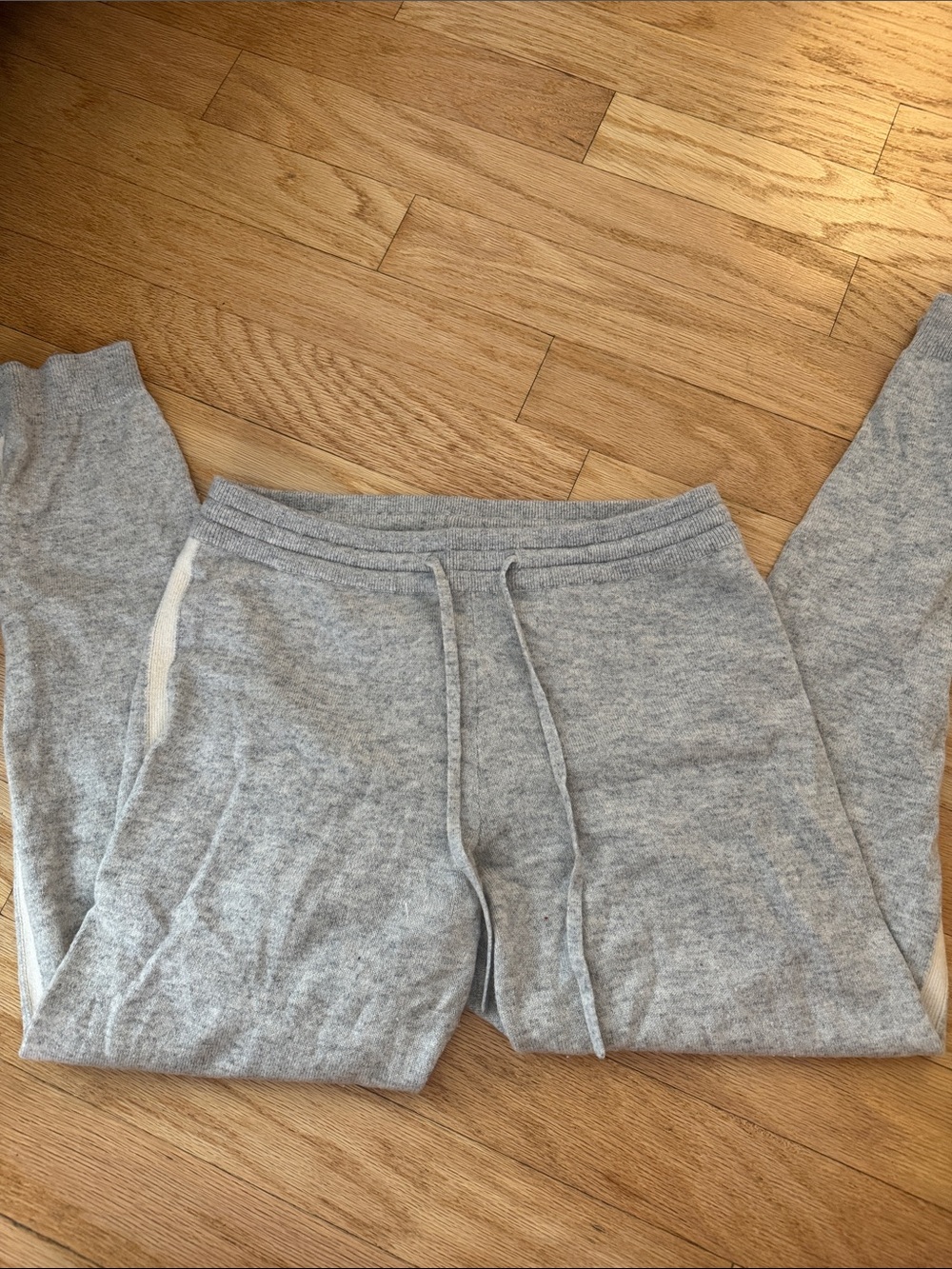 Cashmere sweatpants with side striping detail